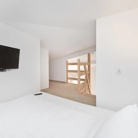 21 By Victus Bed and Breakfast Σόποτ