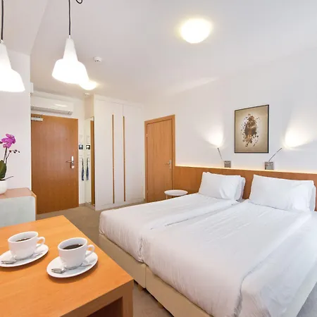 Bed & Breakfast 21 3*