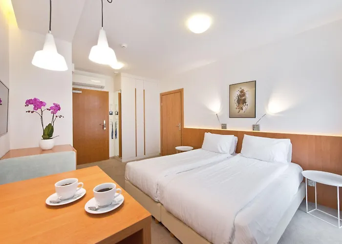 Bed & Breakfast 21 3*